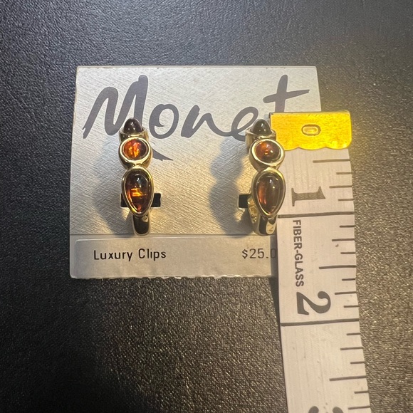 VTG Monet gold tone clip on hoop earrings dead stock - Picture 2 of 4
